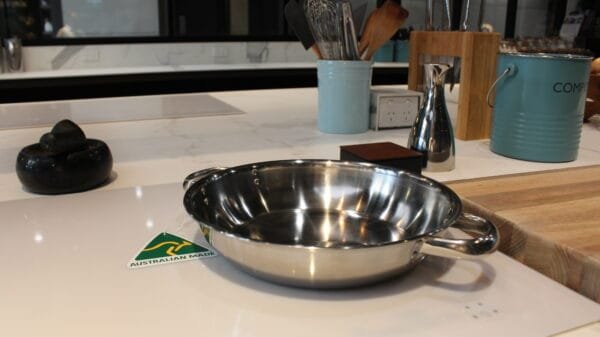 28cm 2mm Satay Fry Pan - Riveted Double Short Handles (great for Caravan Market) - Image 3